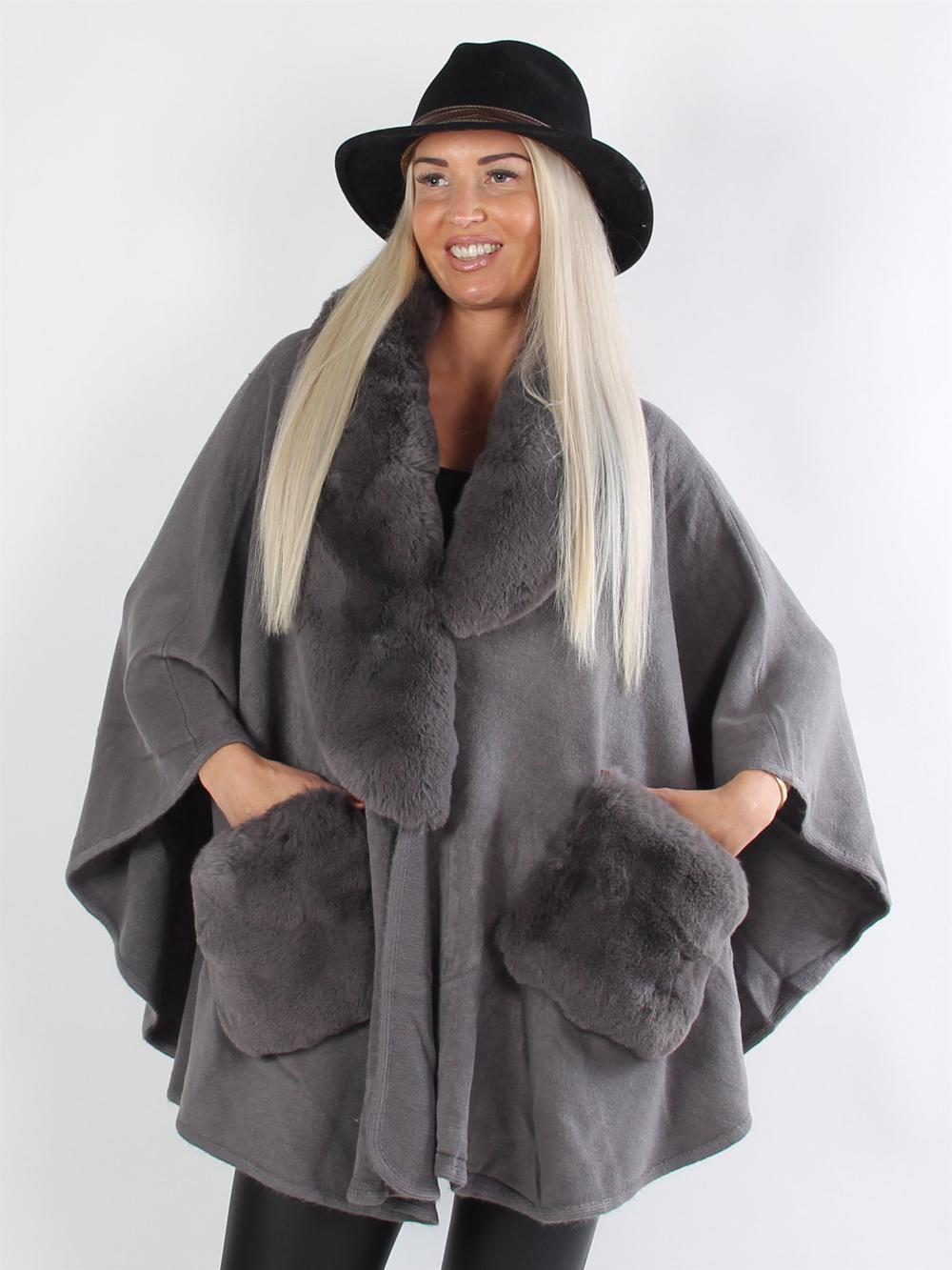 Milka - Sort cardigan med fake fur og store lommer